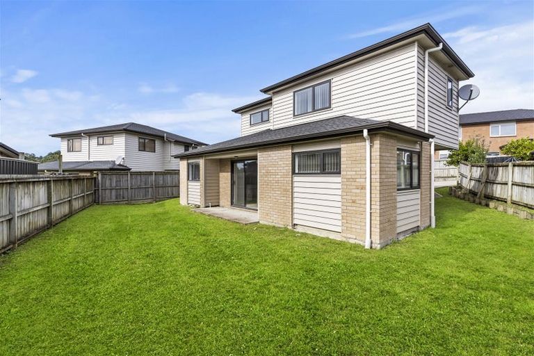 Photo of property in 6 Kirikiri Drive, Papakura, 2110