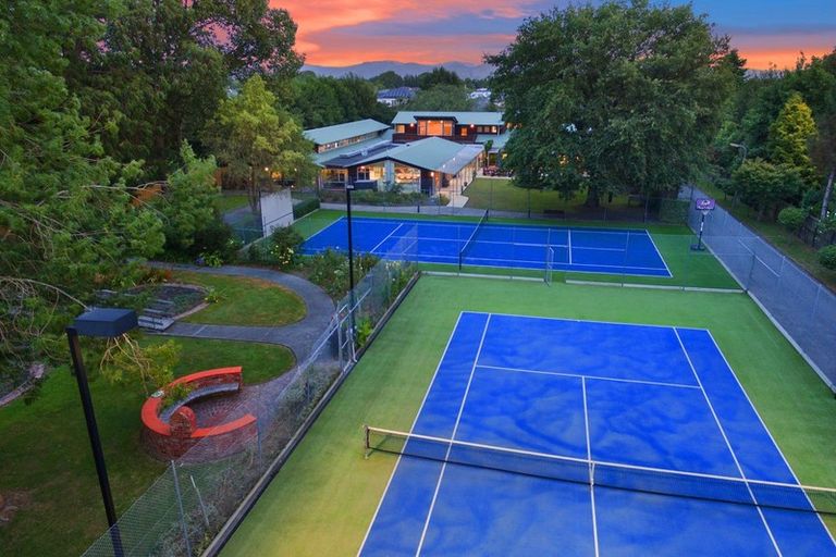 Photo of property in 280 Queen Elizabeth Ii Drive, Mairehau, Christchurch, 8052