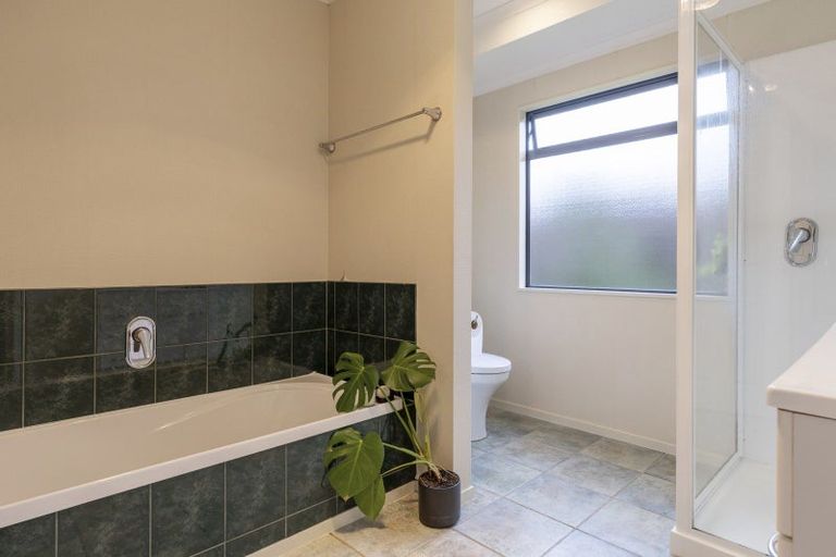 Photo of property in 32 Balmoral Drive, Hilltop, Taupo, 3330