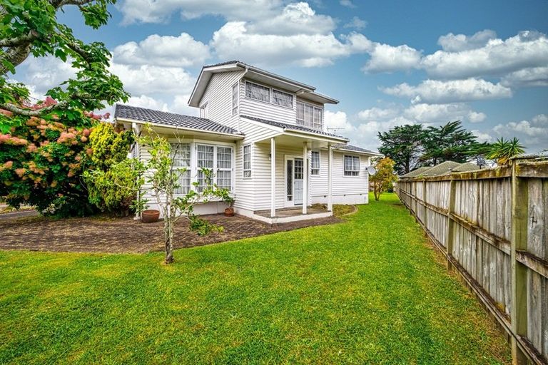 Photo of property in 109 Edgewater Drive, Pakuranga, Auckland, 2010