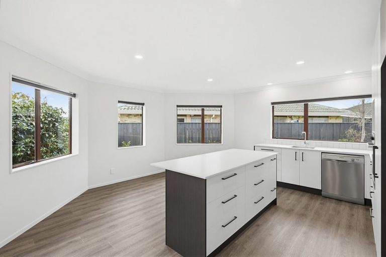 Photo of property in 4 Glen Loch Place, Paraparaumu, 5032