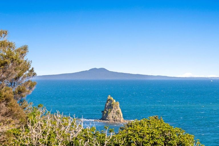 Photo of property in 52 Beauvoir Avenue, Matakatia, Whangaparaoa, 0930