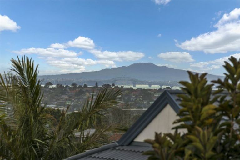 Photo of property in 45 Fleetwood Drive, Henderson, Auckland, 0612