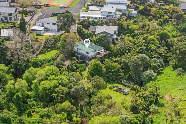 Photo of property in 15 Linda Street, Oakura, 4314