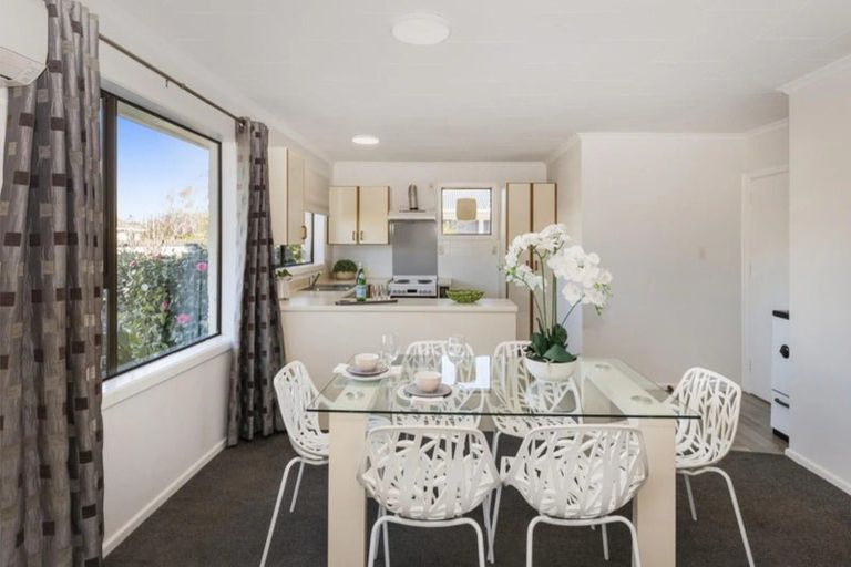 Photo of property in 11 Eglinton Street, Avondale, Christchurch, 8061