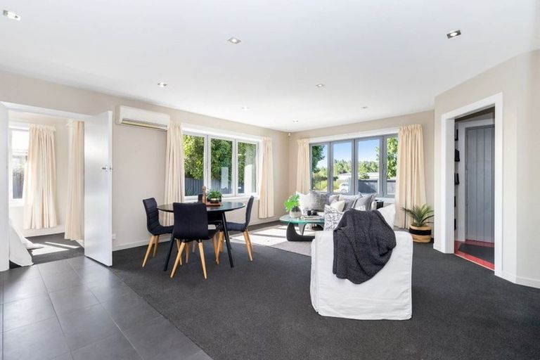 Photo of property in 397 Sawyers Arms Road, Harewood, Christchurch, 8051
