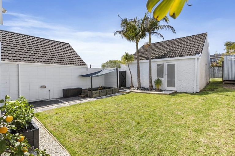 Photo of property in 2/120a Birkdale Road, Birkdale, Auckland, 0626