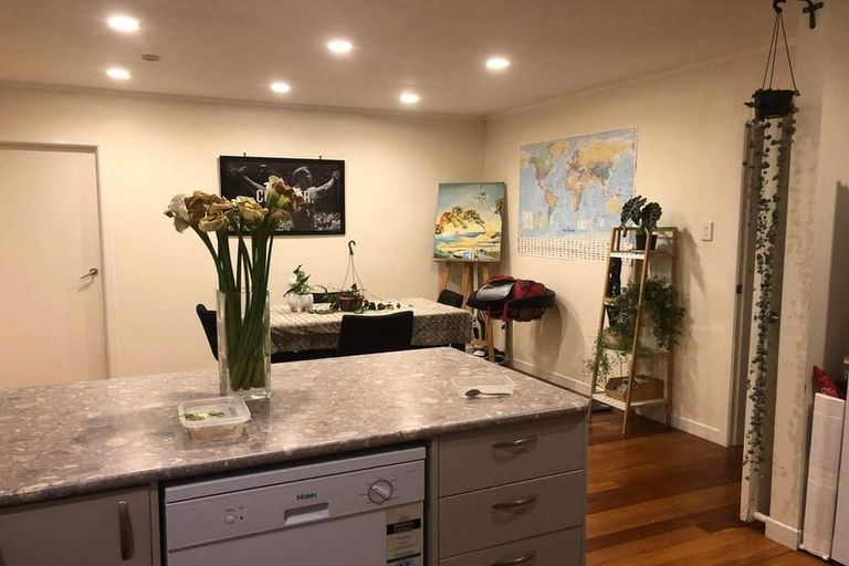 Photo of property in 15 Karamu Street, Te Atatu Peninsula, Auckland, 0610