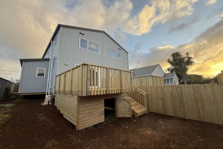 Photo of property in 20c Edwards Avenue, Henderson, Auckland, 0610