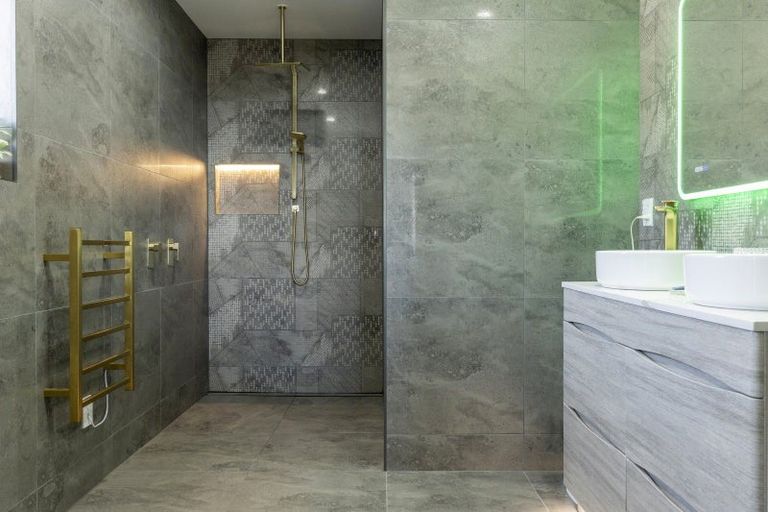 Photo of property in 5 Grandview Lane, Acacia Bay, 3385