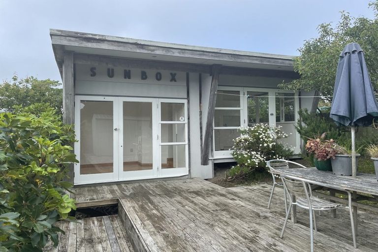 Photo of property in 15 Napier Street, Karaka Bays, Wellington, 6022