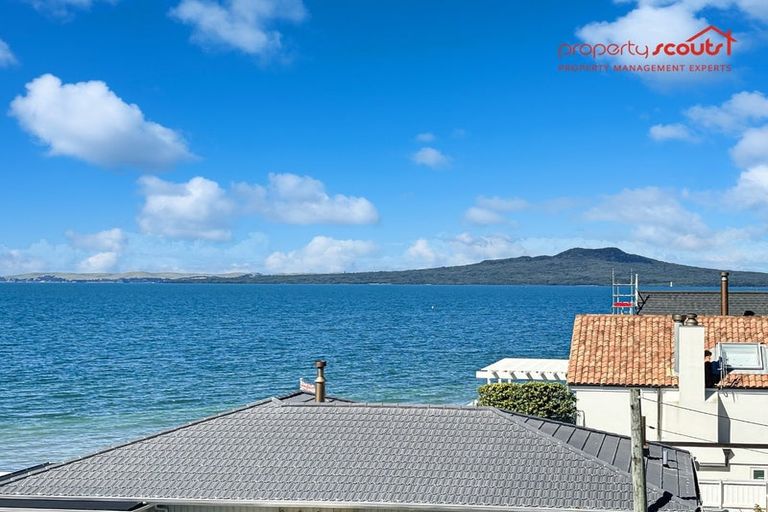 Photo of property in Seaview Apartments, 11/64 Milford Road, Milford, Auckland, 0620