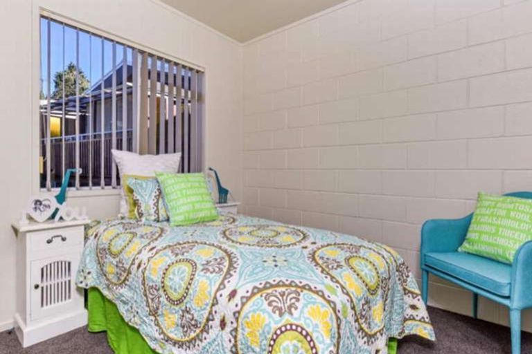 Photo of property in 3/23 Lake Road, Northcote, Auckland, 0627