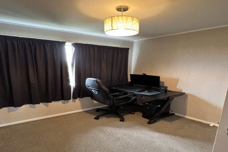 Photo of property in 2/7 Anna Watson Road, Half Moon Bay, Auckland, 2012