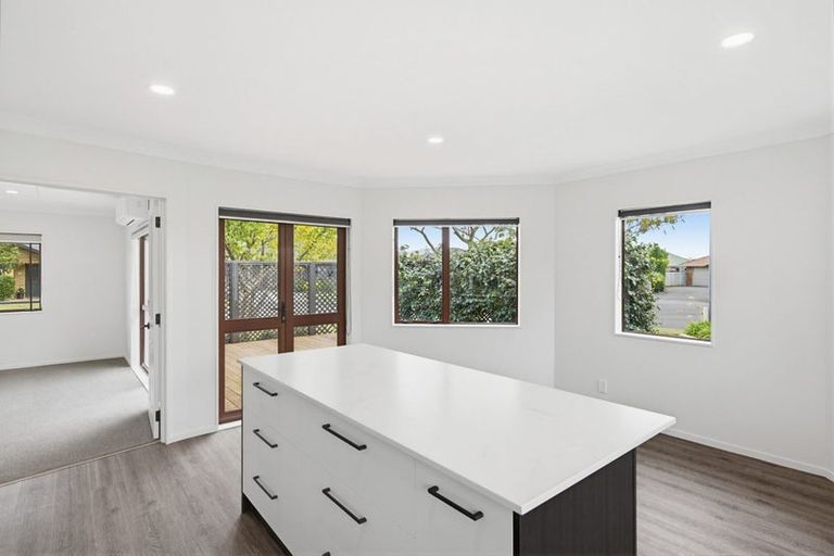 Photo of property in 4 Glen Loch Place, Paraparaumu, 5032
