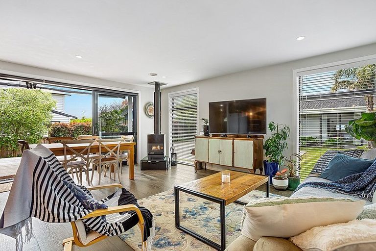 Photo of property in 8 Bosun Place, Te Atatu Peninsula, Auckland, 0610