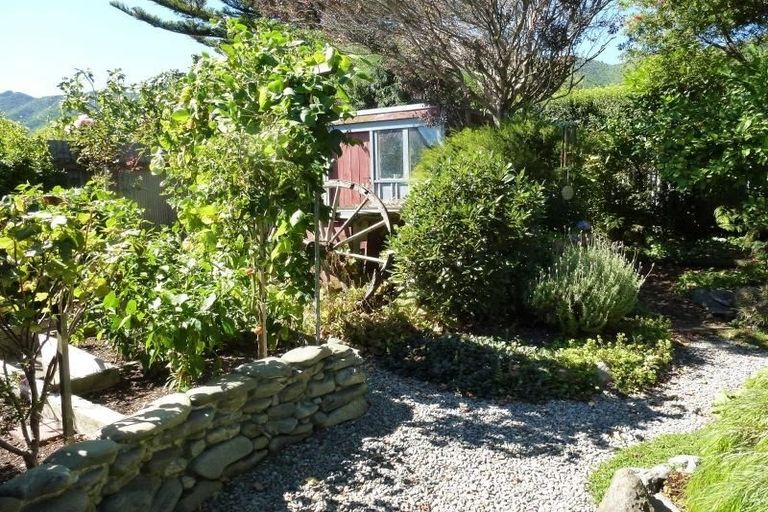 Photo of property in 25b Pehi Kupa Street, Waikanae, 5036