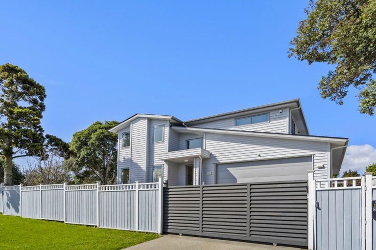 Photo of property in 12a Blakeborough Drive, Forrest Hill, Auckland, 0620