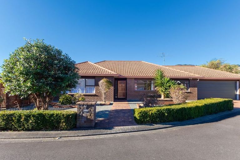 Photo of property in 1 Inverell Place, Waikanae, 5036