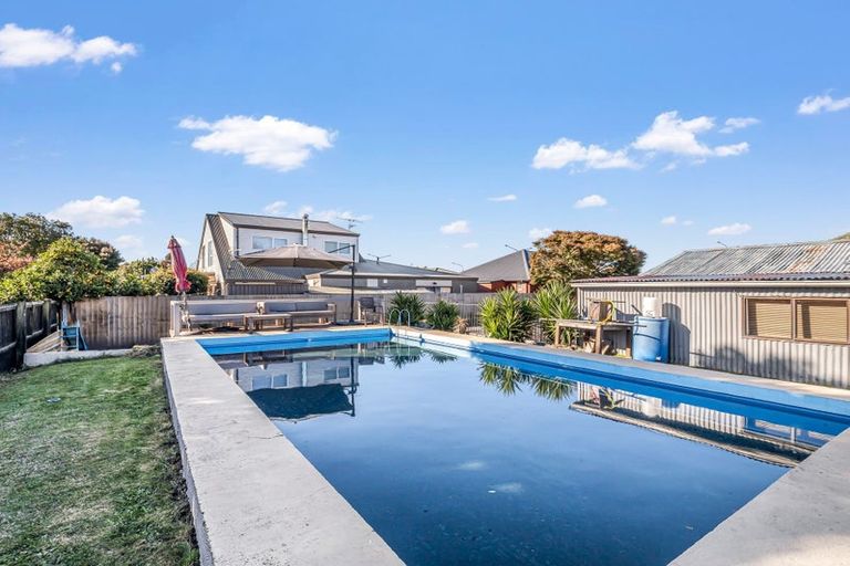 Photo of property in 409 Main Road North, Redwood, Christchurch, 8051