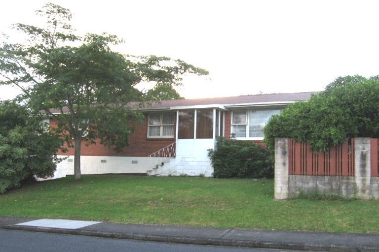 Photo of property in 2 Mcclintock Road, Massey, Auckland, 0614