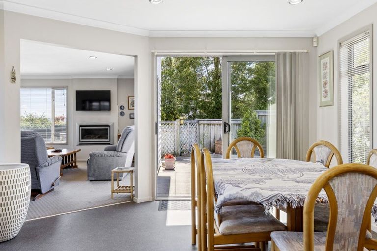 Photo of property in 2/30 Ingle Avenue, Waipahihi, Taupo, 3330