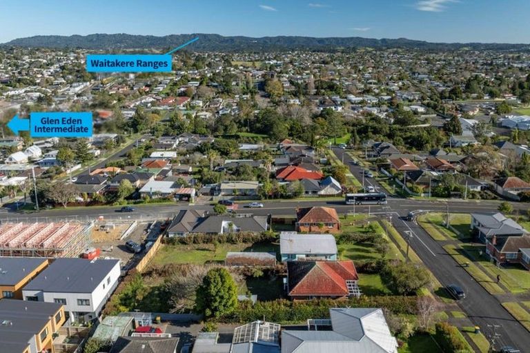 Photo of property in 52 Savoy Road, Glen Eden, Auckland, 0602