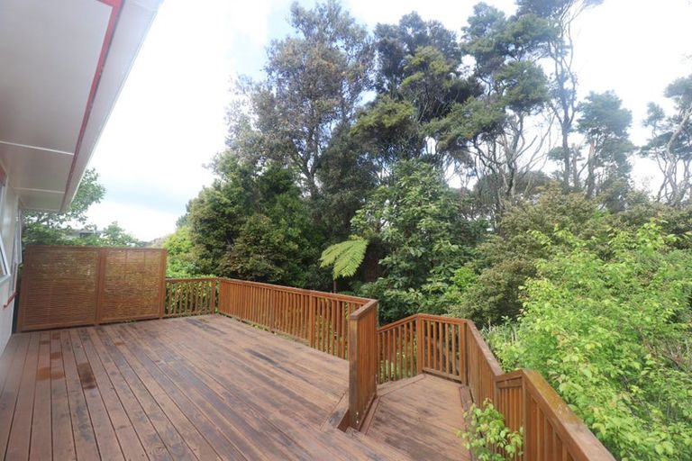 Photo of property in 10 Celeste Place, Totara Vale, Auckland, 0627