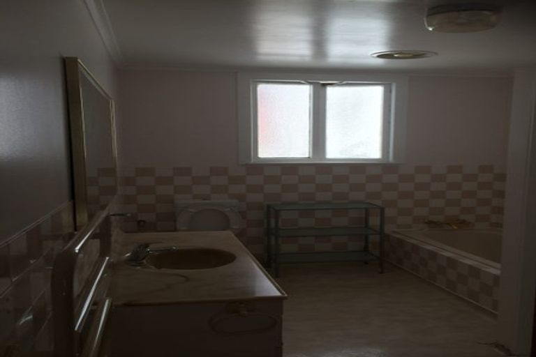 Photo of property in 30 Hargreaves Street, Mount Cook, Wellington, 6021