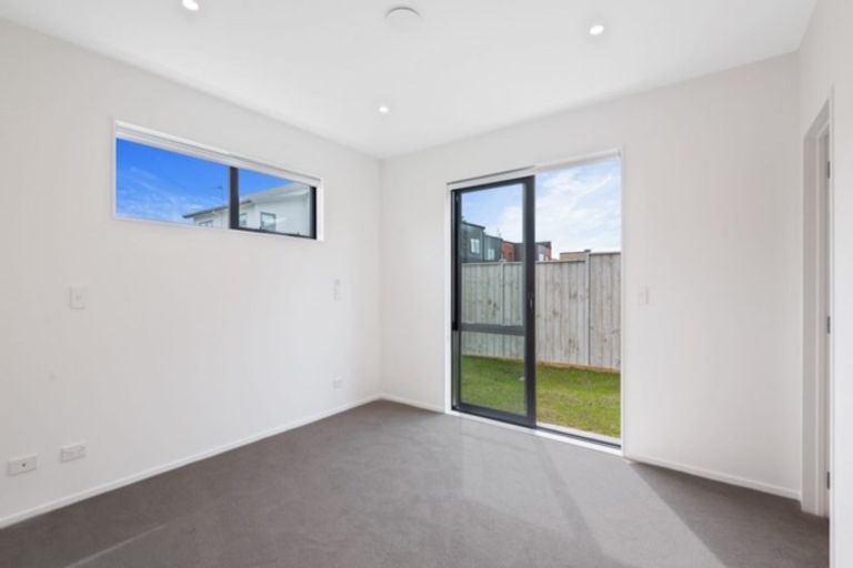 Photo of property in 19 Waituarua Drive, Takanini, 2112
