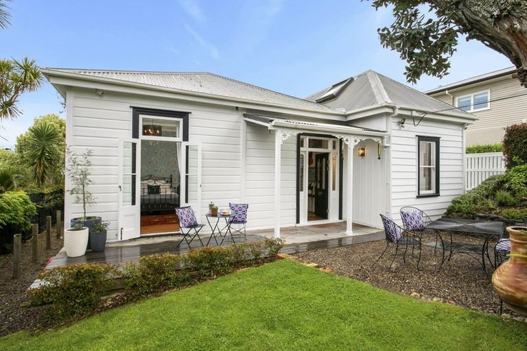 Photo of property in 45 Huka Road, Birkenhead, Auckland, 0626