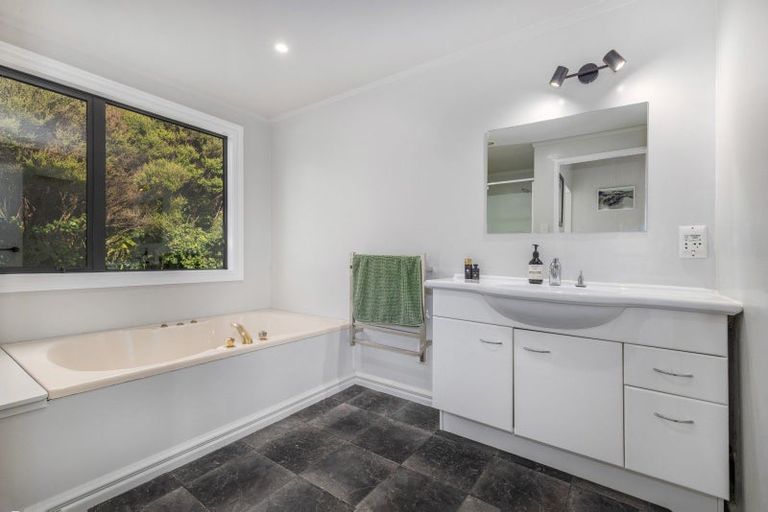 Photo of property in 10 Kinloch Place, Papakowhai, Porirua, 5024