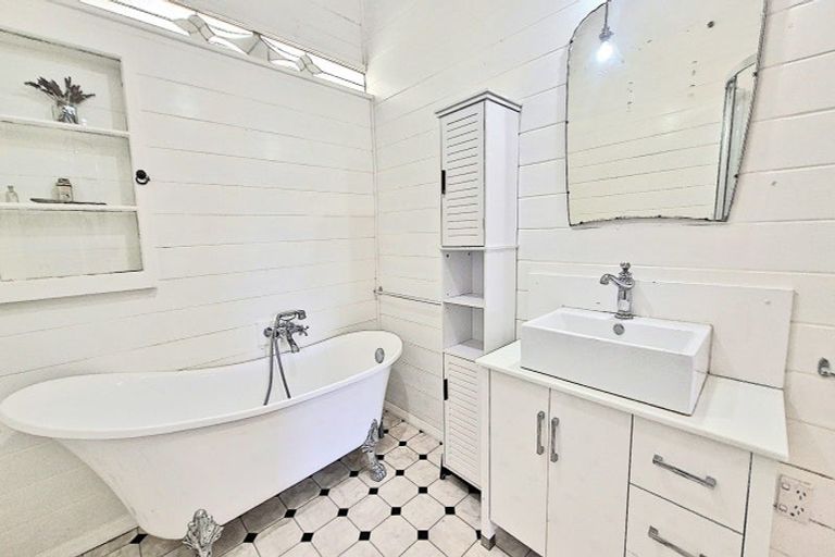 Photo of property in 11 Thynne Street, Foxton, 4814