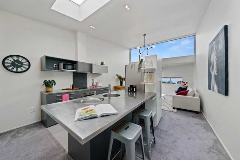 Photo of property in 17/2 Onslow Road, Khandallah, Wellington, 6035