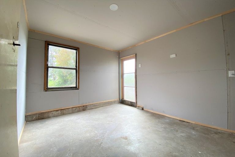 Photo of property in 38 Royal View Road, Te Atatu South, Auckland, 0610