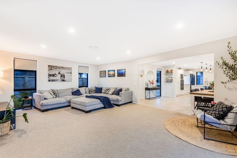 Photo of property in 27 Topsail Way, Whitby, Porirua, 5024