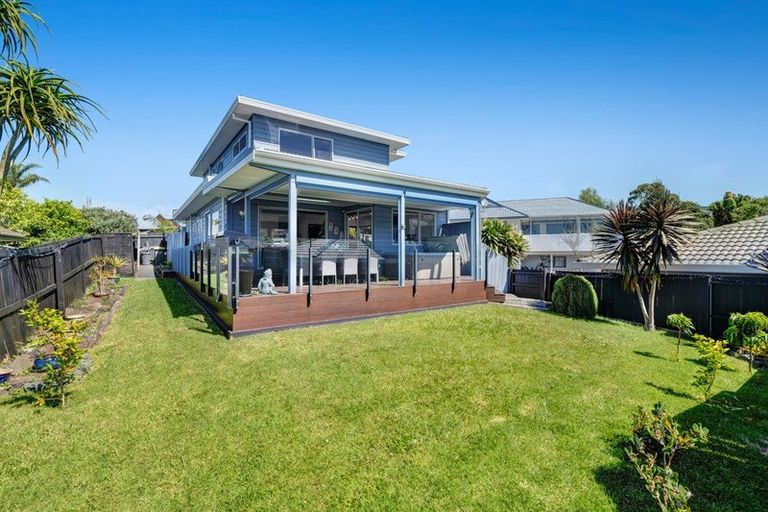 Photo of property in 1/23 Rifleman Rise, Unsworth Heights, Auckland, 0632