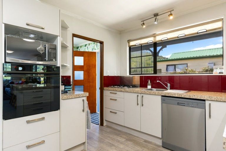 Photo of property in 168 Waikawa Road, Picton, 7220