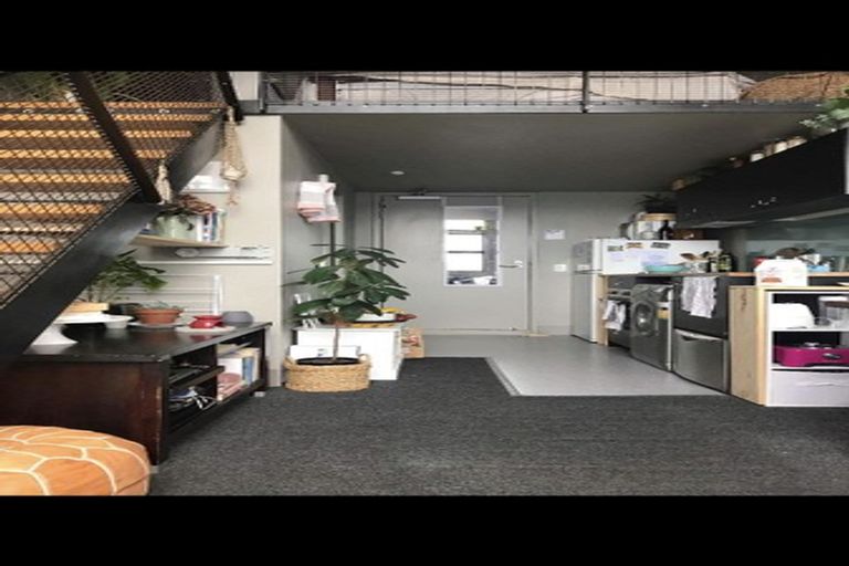 Photo of property in Urbane Apartments, 31/29 Webb Street, Mount Cook, Wellington, 6011