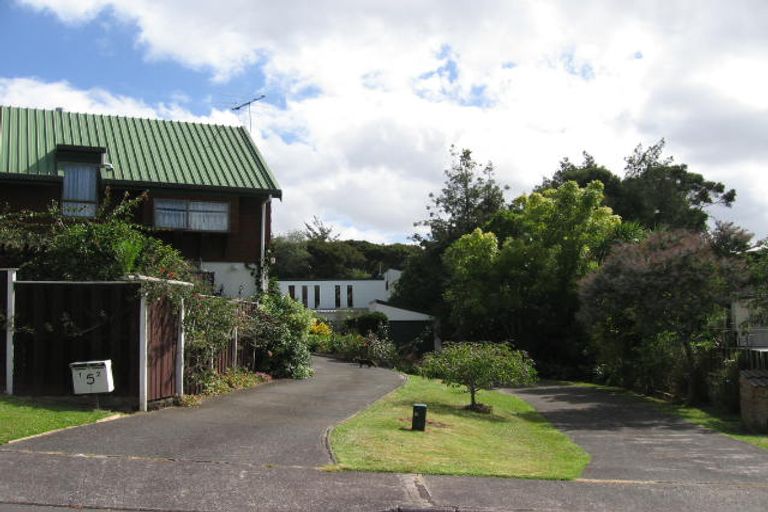 Photo of property in 1/5 Eugen Place, Bayview, Auckland, 0629