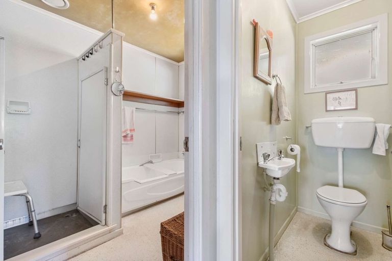 Photo of property in 764 West Coast Road, Oratia, Auckland, 0604
