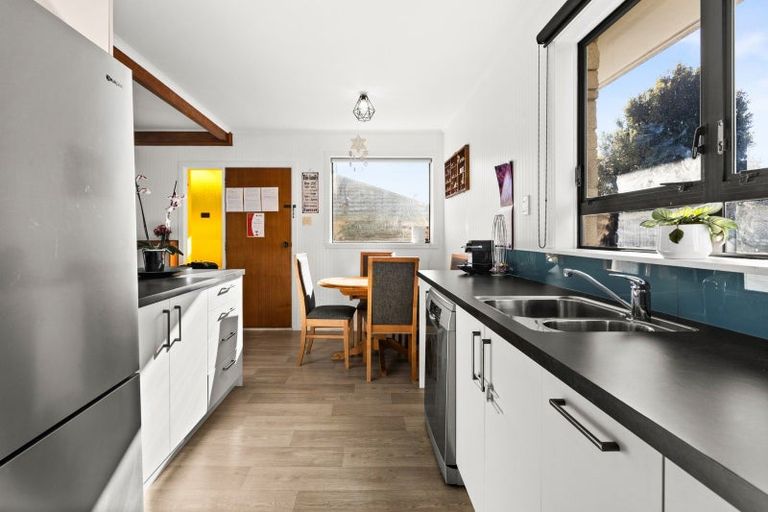 Photo of property in 2/71 Meeanee Road, Taradale, Napier, 4112