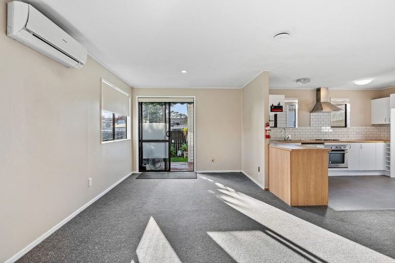 Photo of property in 3/76 Luanda Drive, Ranui, Auckland, 0612