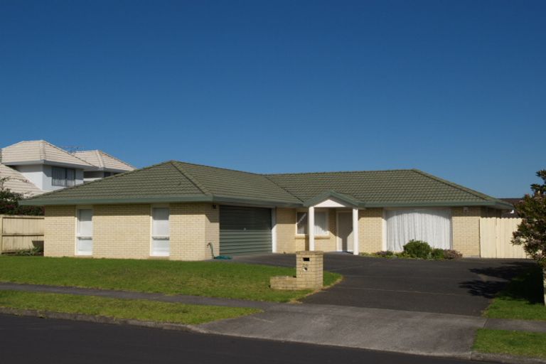 Photo of property in 26 Matterhorn Crescent, Northpark, Auckland, 2013