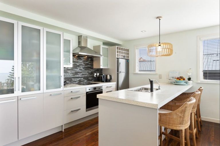 Photo of property in 11 Melandra Road, Stanmore Bay, Whangaparaoa, 0932