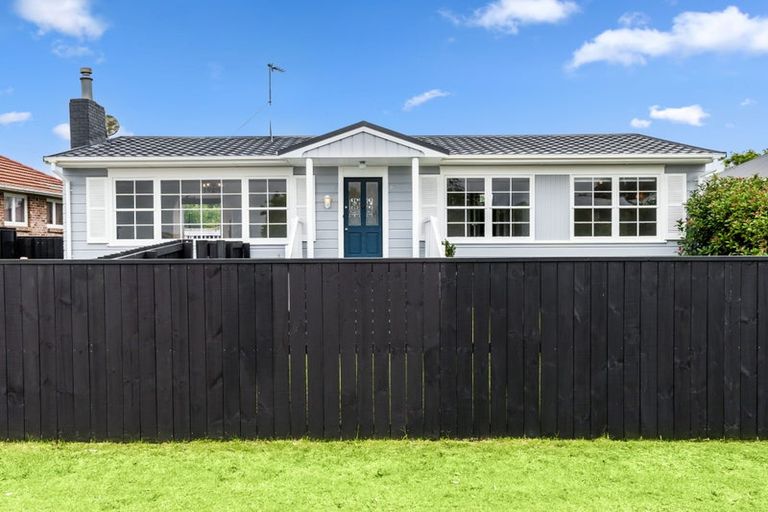 Photo of property in 33b Gill Avenue, Te Atatu Peninsula, Auckland, 0610