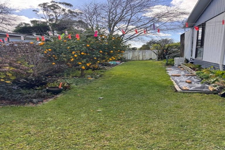 Photo of property in 2/141 Carnoustie Drive, Wattle Downs, Auckland, 2103