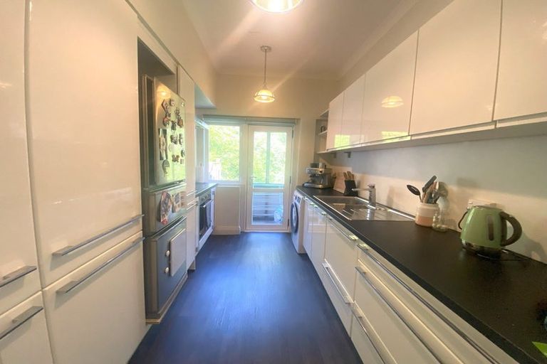 Photo of property in Fountain Court, 48u3 Oriental Parade, Oriental Bay, Wellington, 6011