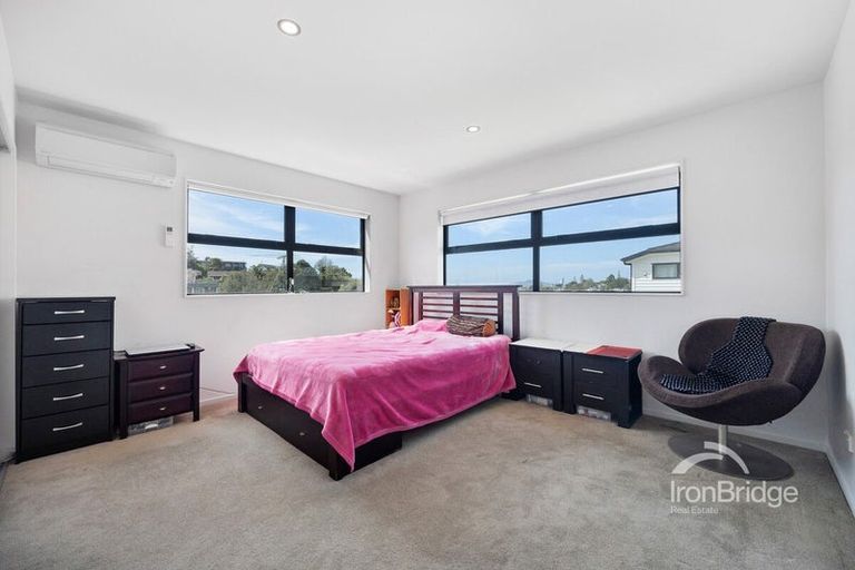 Photo of property in 21a Sovereign Place, Glenfield, Auckland, 0629