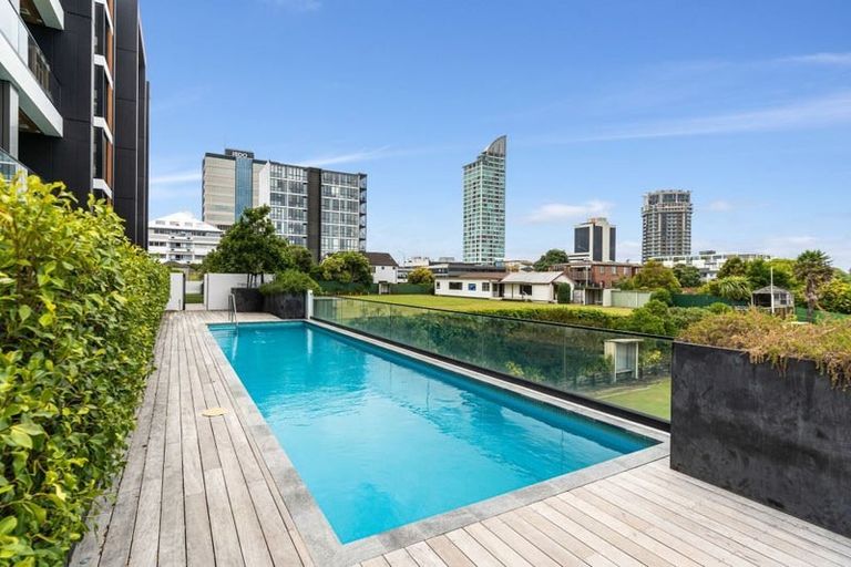 Photo of property in Frank Sargeson Apts, 6/74g Anzac Street, Takapuna, Auckland, 0622